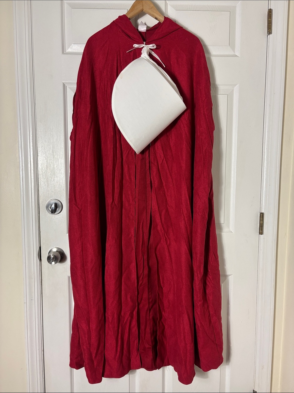 The Handsmaid’s Tale Red Hooded Cape and White Bonnet Costume Spirit Halloween
